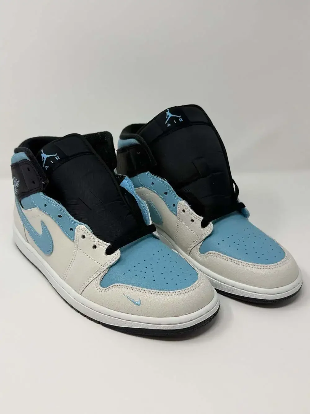 Air Jordan 1 Mid SE 'Summit White Blue Chill' Athletic Basketball Shoe Nike 9.5M